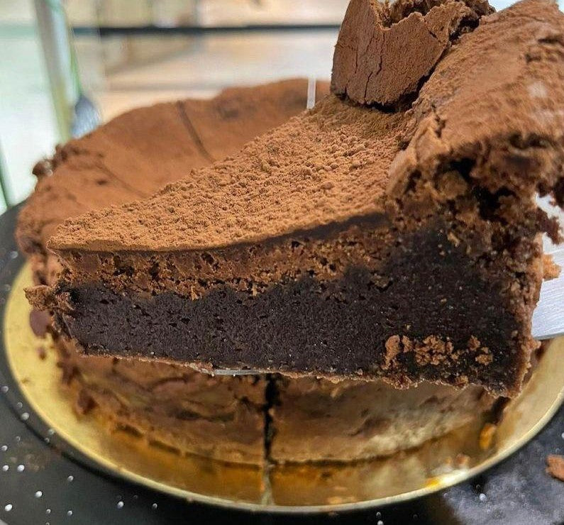 6 inch whole cake, Flavors - Chocolate / Red Velvet/ Cempedak