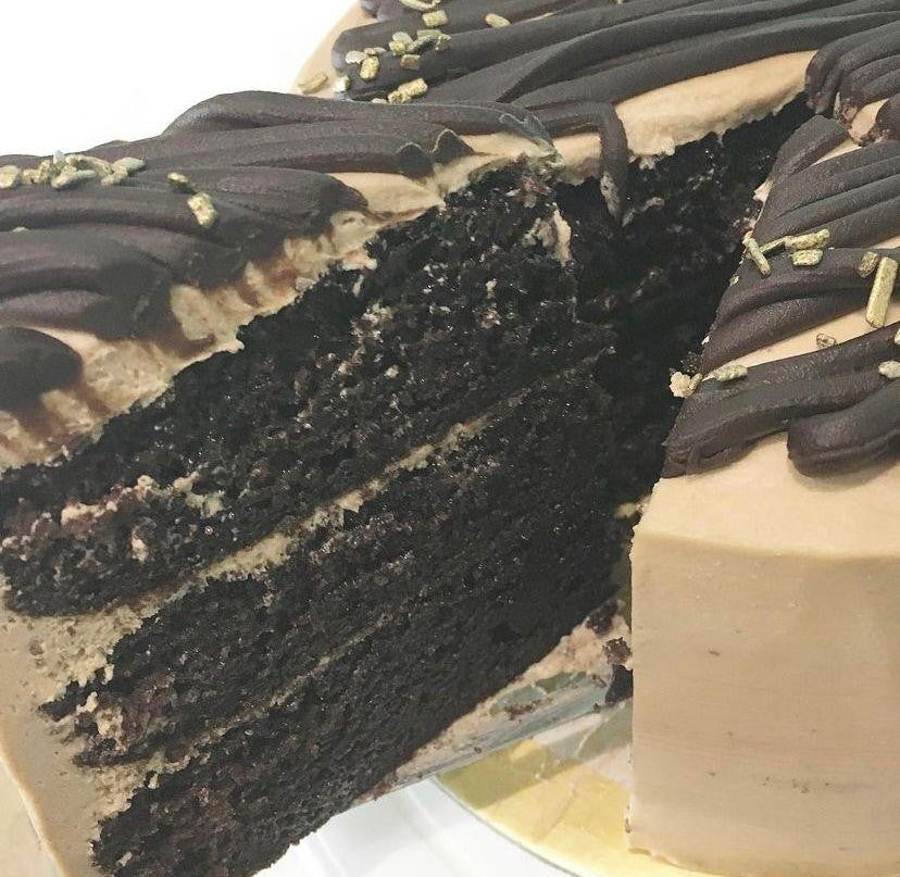 8 inch whole cake, Flavors - Chocolate / Red Velvet / Cempedak / Tiramisu
