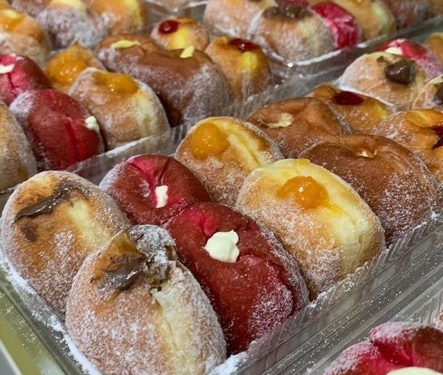Box of 10 donuts, Flavors - Nutella / Red velvet Cream Cheese/ Vanilla Custard