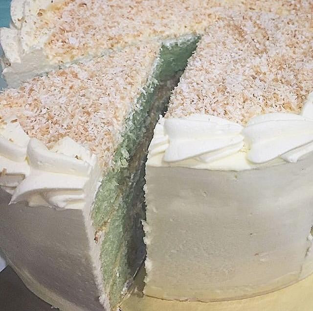 8 inch Whole Cake, Flavors - Rainbow / Butterscotch / Ondeh