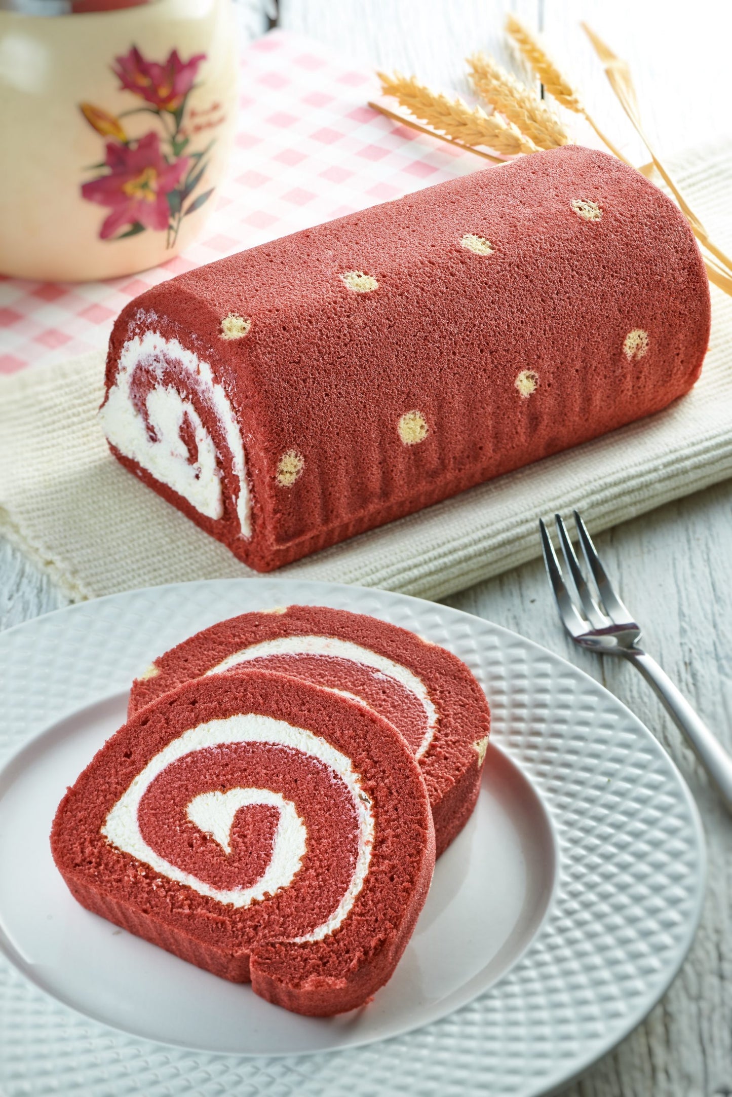 ZUZEN SWISS ROLL, Red Velvet (6″) - 300g x 12 Rolls