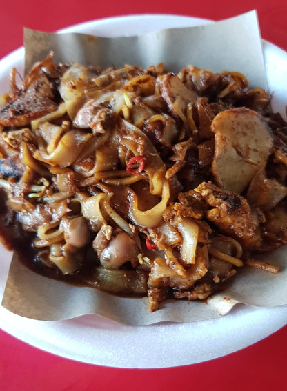 CHAR KUAY TEOW (786), (L) with Cockles