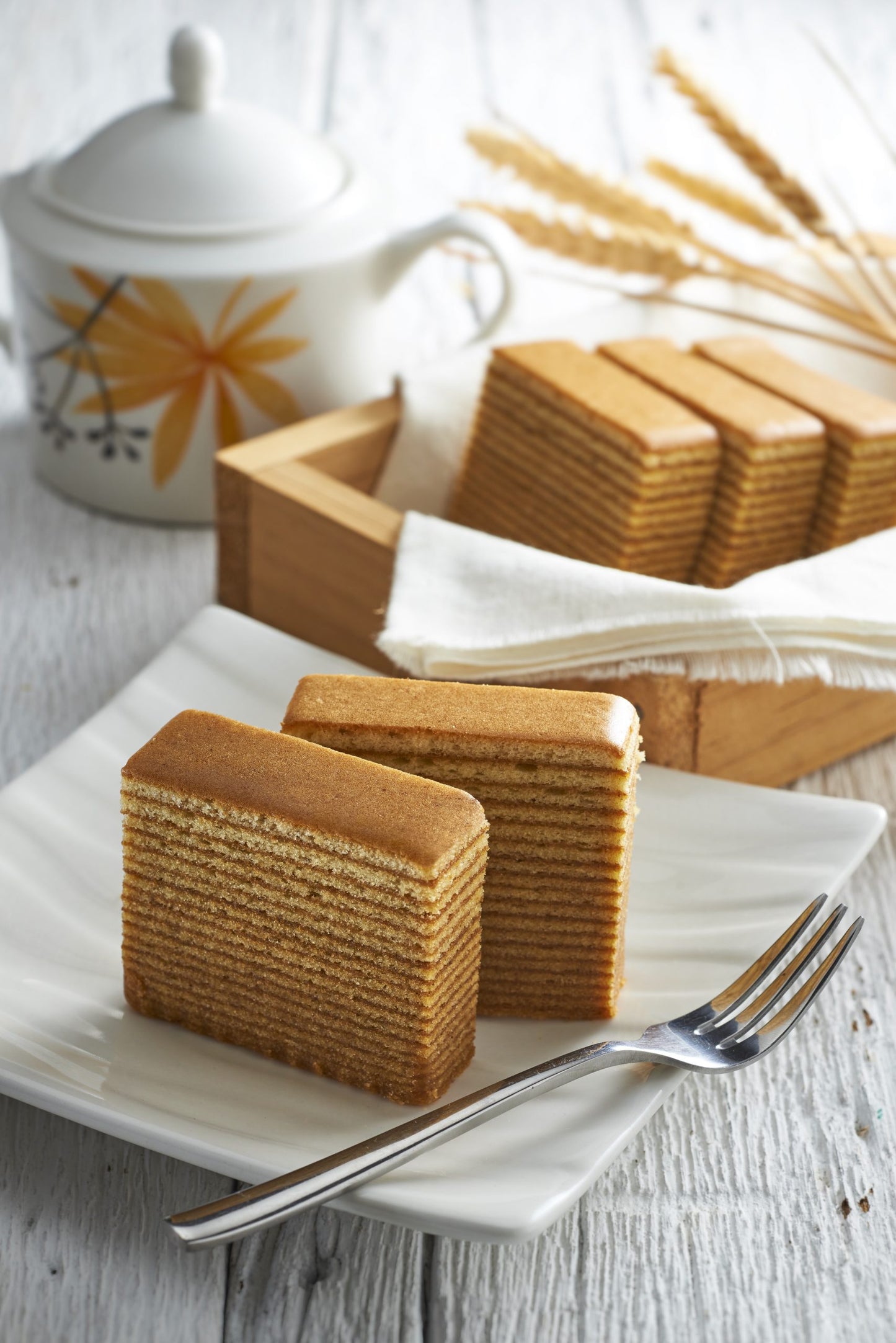 ZUZEN CAKE, Layer Cake Original, Approximately 1 kg, pre-sliced with 96 pcs per box