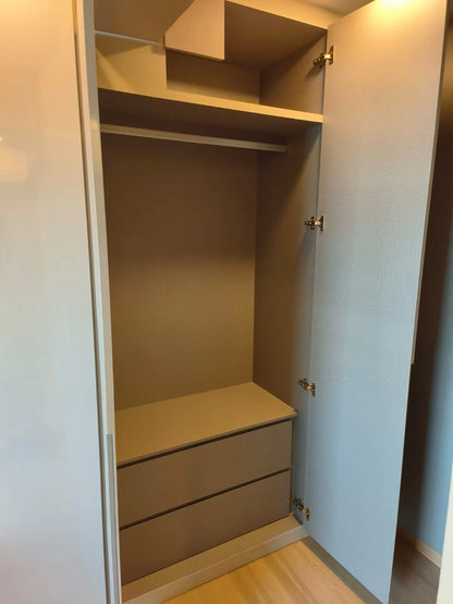 2000 Custom Wardrobe (Casement)