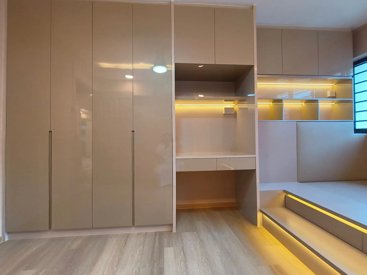 2000 Custom Wardrobe (Casement)